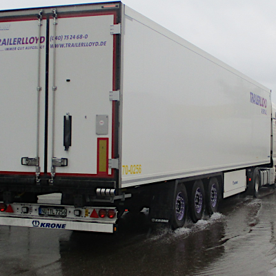 TRAILER LLOYD Auflieger im Katastropheneinsatz auf dem Weg ins Flutgebiet nach Günzburg